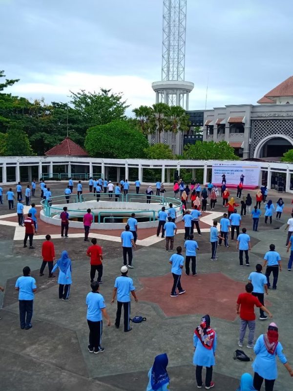 Senam Sehat Kampus Senyaman taman - Muhammadiyah Steps